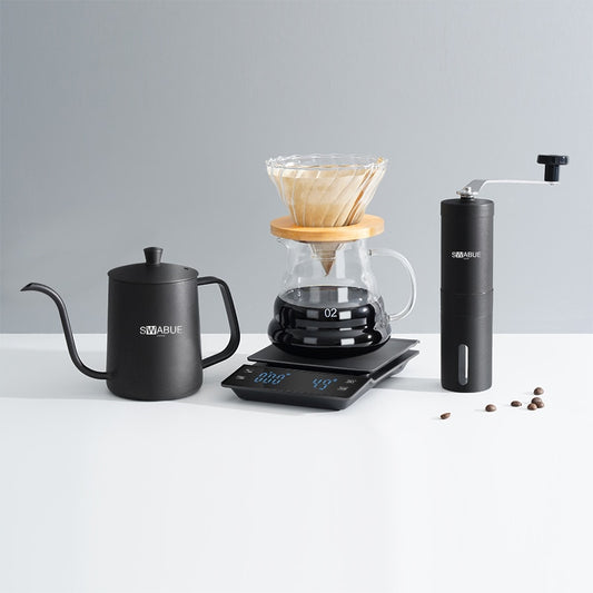 5-teiliges Kaffeeset für zu Hause: 500-ml-Wasserkocher, Glasfilterset, Mühle, Präzisionswaage und Filter.